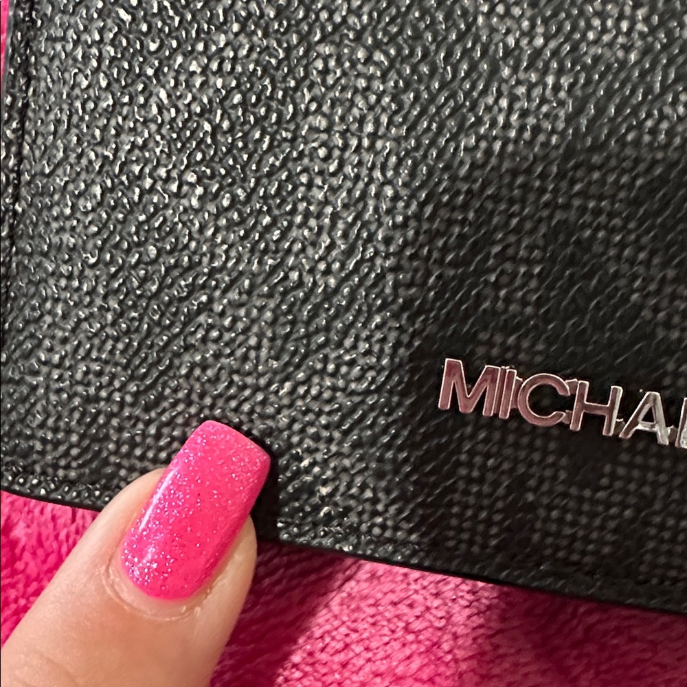 Michael Kors Wallet - Picture 10 of 11